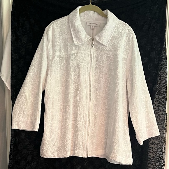 breckenridge Tops - Woman’s XL zip up white Breckenridge shirt $25